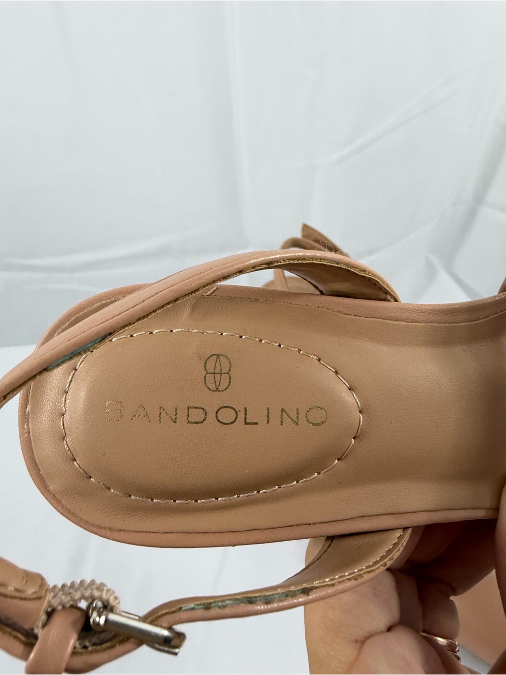 NWT Bandolino Women’s Size 5.5 Tan Pointed Toe Slingback Heels with White Accent - Picture 2 of 8